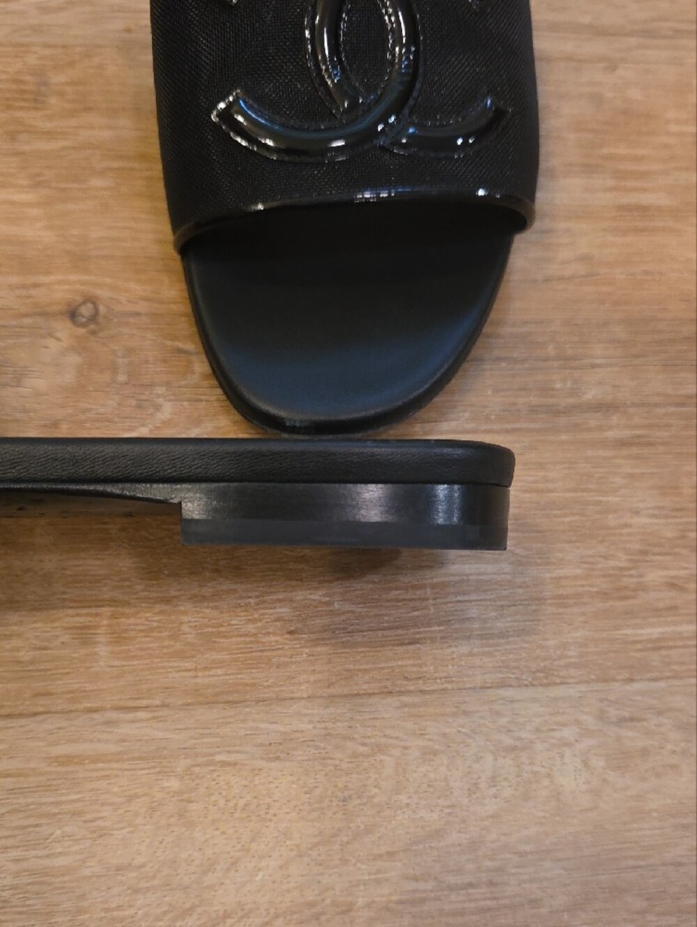CHANEL Black Patent Logo Slide Sandals Sz 40 - Picture 3 of 6
